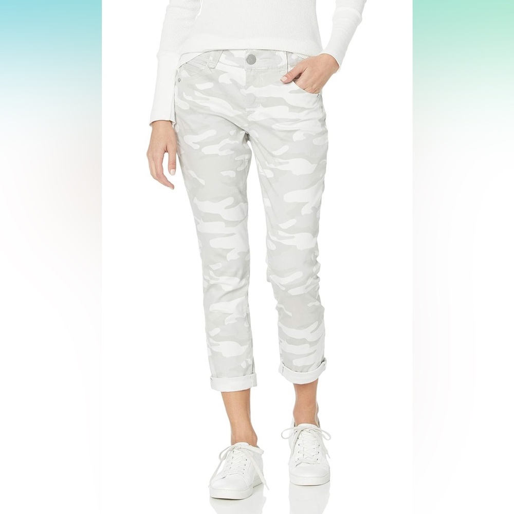 NWT Democracy Women's Ab Solution Crop
light Gray camo pants.  Size 8